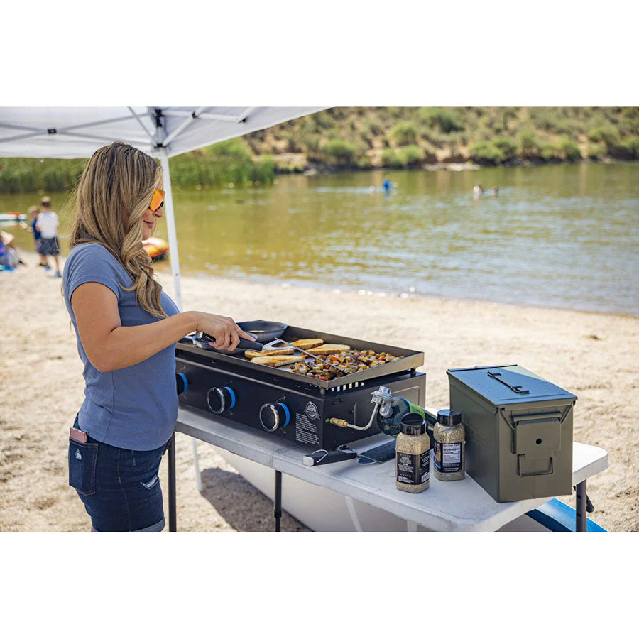 Pit Boss 3-Burner Tabletop Griddle - Image 4